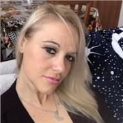 Laureata in scienze linguistiche impartisce lezioni di italiano a ragazzi delle scuole elementari e delle medie